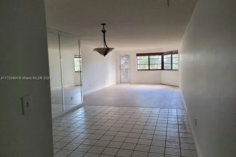 20840 San Simeon Way # 402, Miami FL 33179