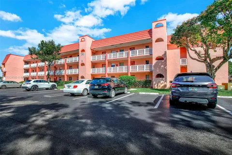 9621 Sunrise Lakes Blvd # 203, Sunrise FL 33322