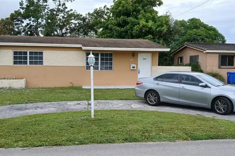 2410 Largo Dr, Miramar FL 33023