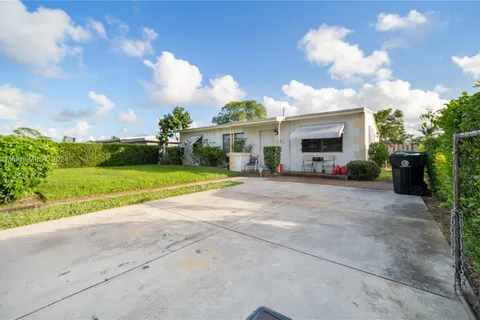 1038 NW 11th Ct, Fort Lauderdale FL 33311