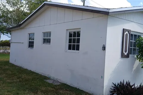 21201 NW 27th Ct, Miami Gardens FL 33056