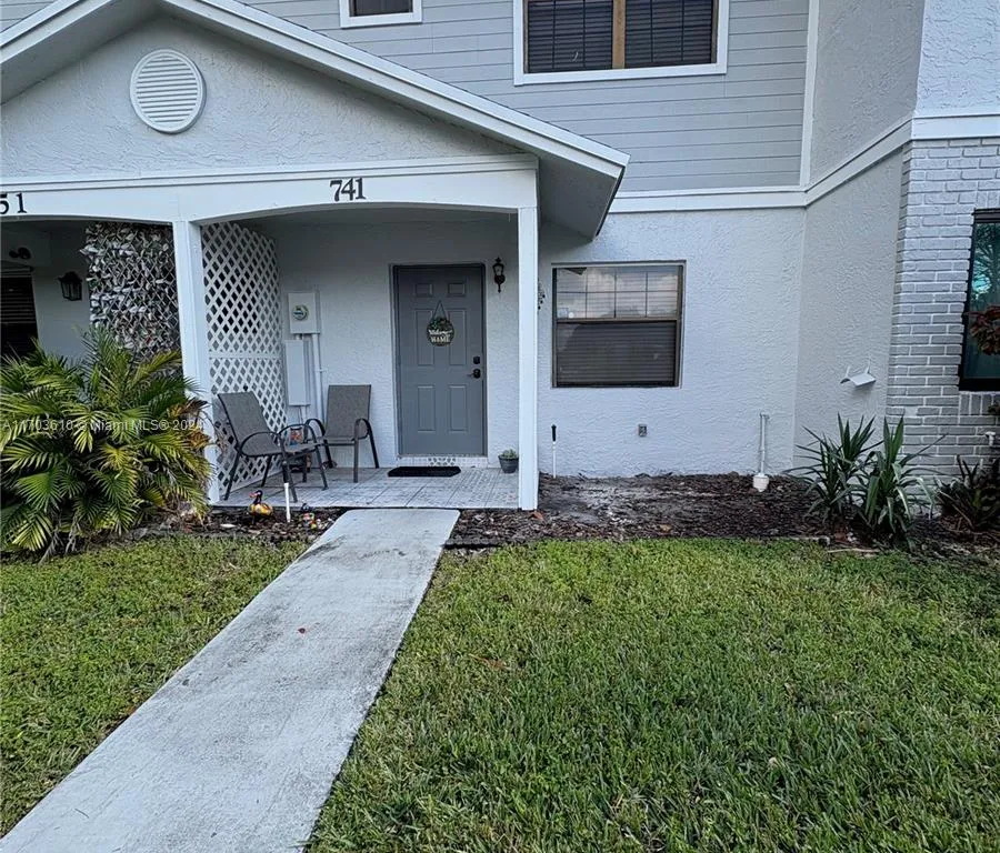 741 NW 105th Ter, Pembroke Pines FL 33026