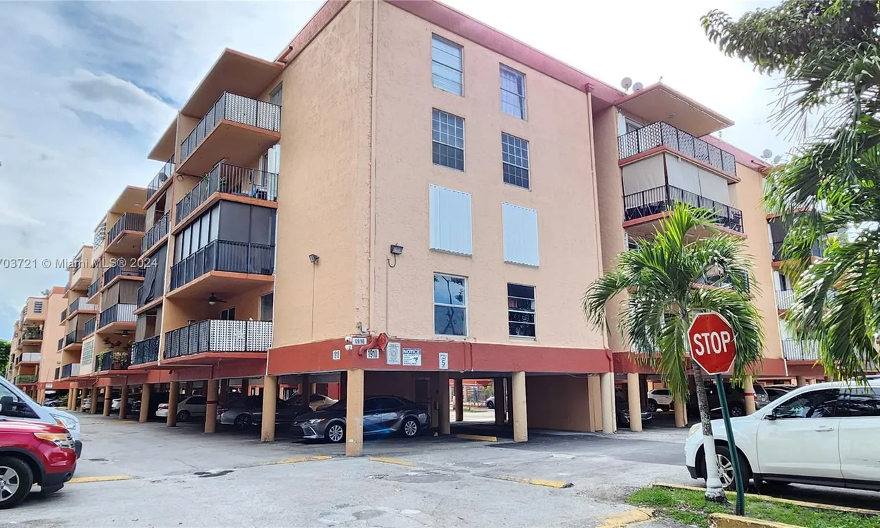 1910 W 56th St # 3225, Hialeah FL 33012