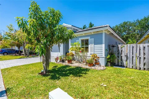 142 NE 33rd Ter, Homestead FL 33033