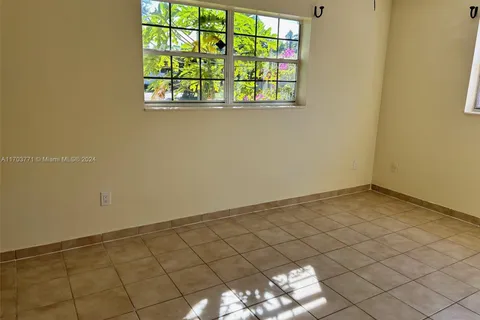 14710 S Spur Dr, Miami FL 33161