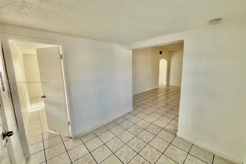 400 NW 17th Ave # 1, Miami FL 33125