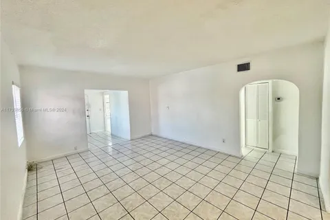 400 NW 17th Ave # 1, Miami FL 33125