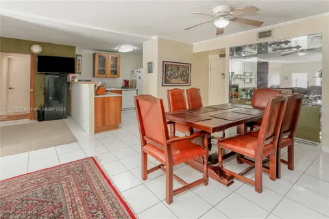 4350 Hillcrest Dr # 303, Hollywood FL 33021