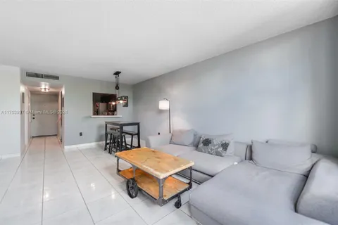 1020 Meridian Ave # 212, Miami Beach FL 33139