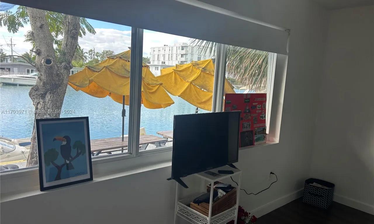 8260 Byron Ave # 9, Miami Beach FL 33141