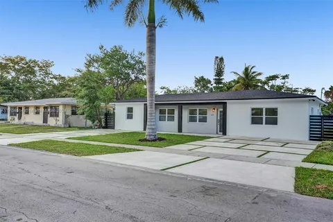 515 NE 142nd St, North Miami FL 33161