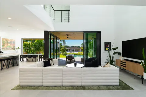 1230 Cleveland Rd, Miami Beach FL 33141