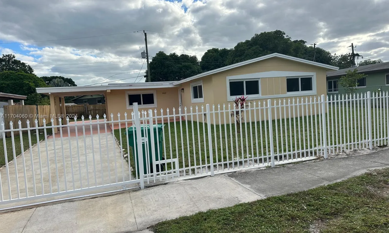 1060 NW 179th St, Miami Gardens FL 33169