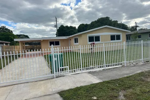 1060 NW 179th St, Miami Gardens FL 33169