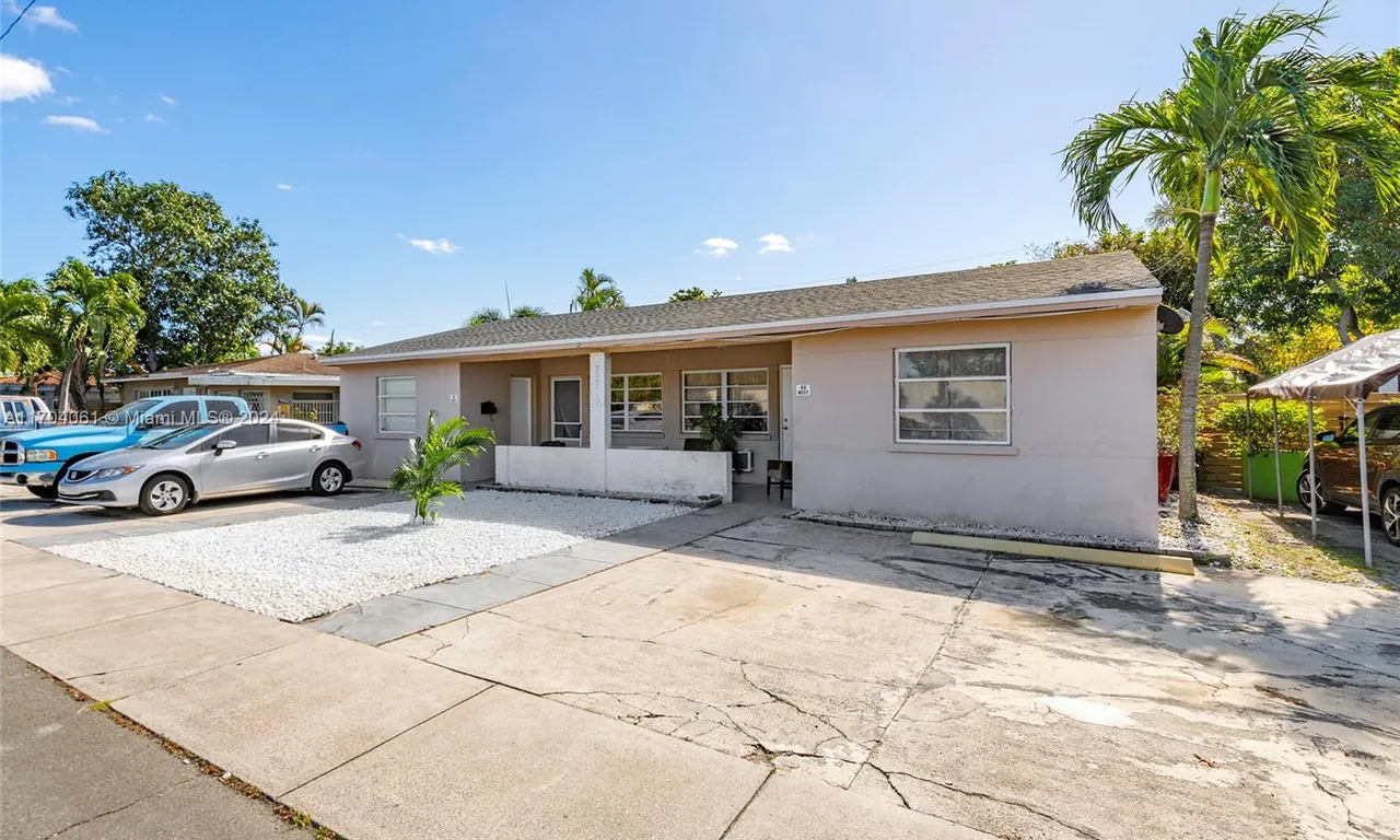 43 SW 10th St, Dania Beach FL 33004