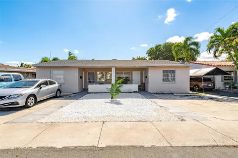 43 SW 10th St, Dania Beach FL 33004