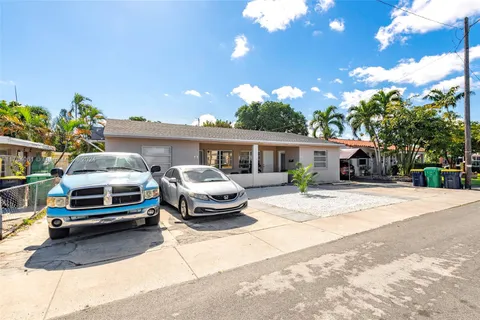 43 SW 10th St, Dania Beach FL 33004