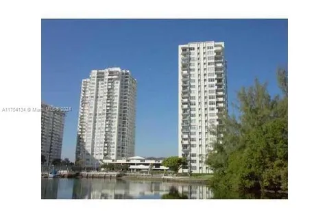 2780 NE 183 ST # 1805, Aventura FL 33160