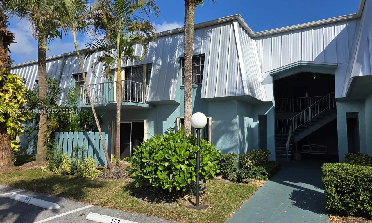 950 S Kanner Hwy # 4, Stuart FL 34994
