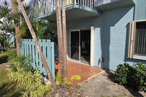 950 S Kanner Hwy # 4, Stuart FL 34994