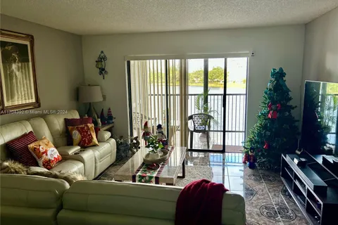 6475 W Oakland Park Blvd # 410, Lauderhill FL 33313