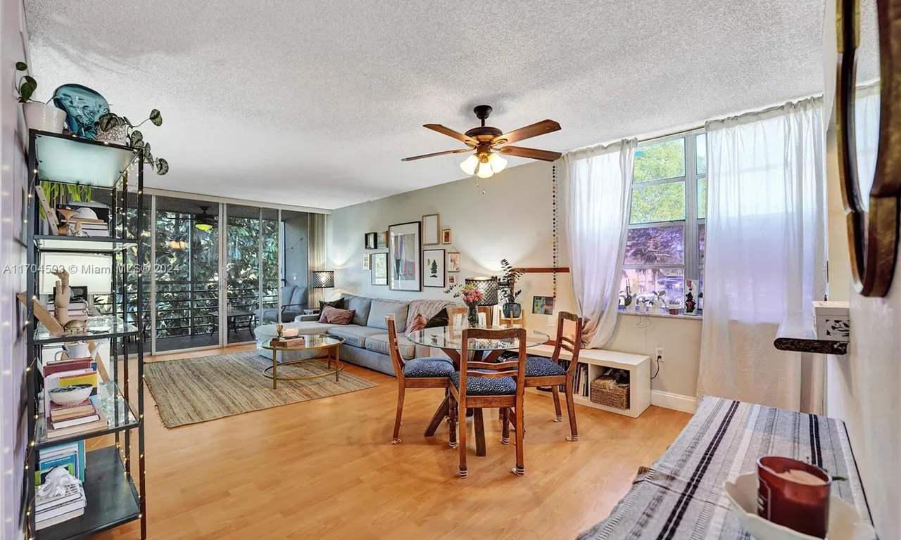 9430 Tangerine Pl # 207, Davie FL 33324