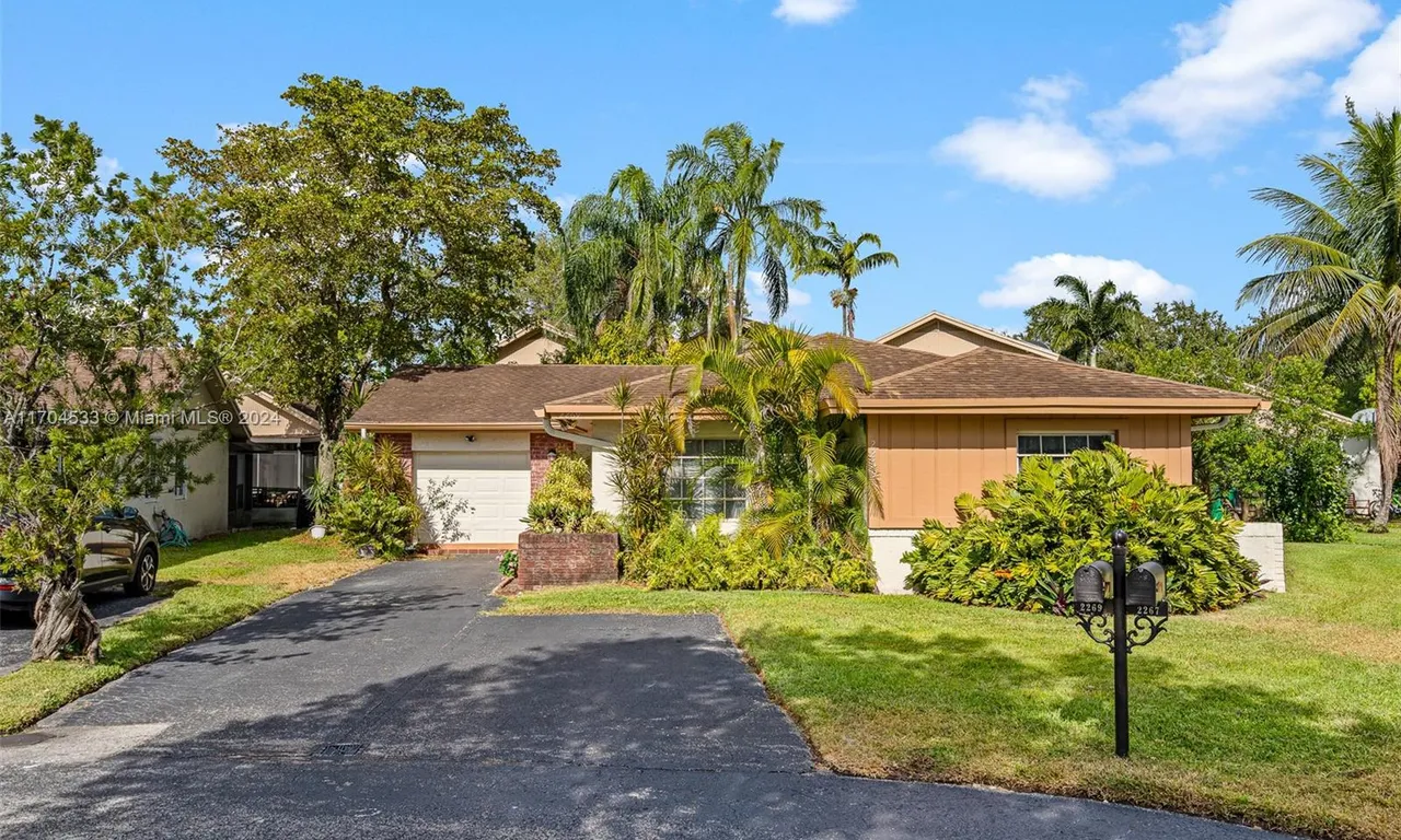 2269 Nova Village Drive, Davie FL 33317