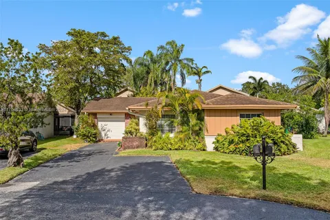 2269 Nova Village Drive, Davie FL 33317