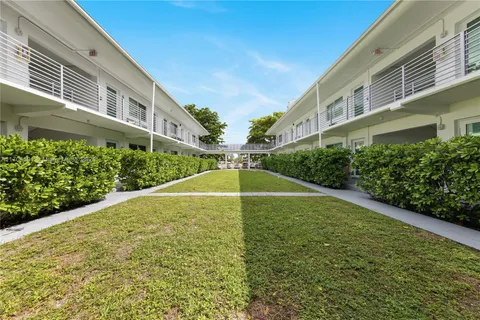 9270 E Bay Harbor Dr # 6B, Bay Harbor Islands FL 33154