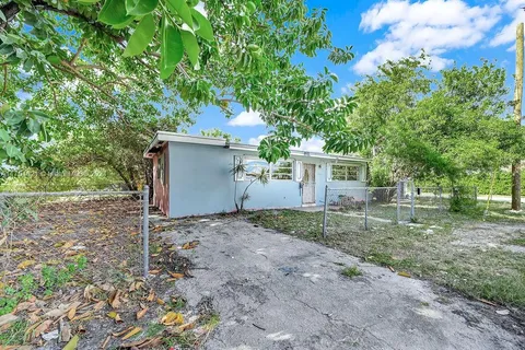 2100 NW 76th St, Miami FL 33147