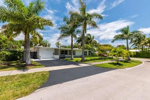 2075 S Hibiscus Dr, North Miami FL 33181