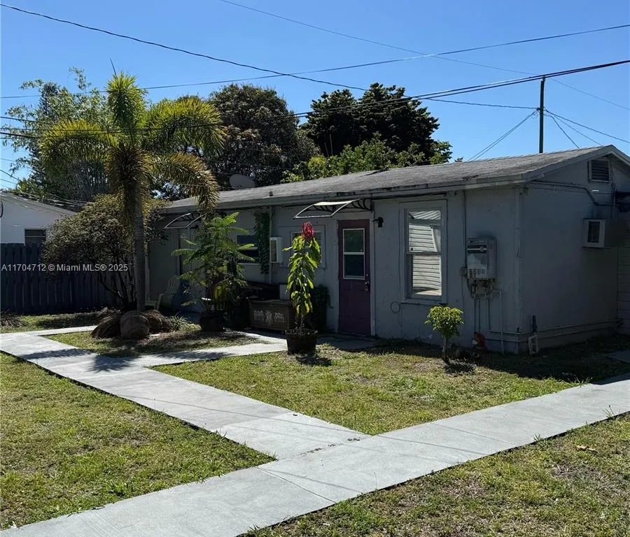 25 SW 10th St # 8, Dania Beach FL 33004