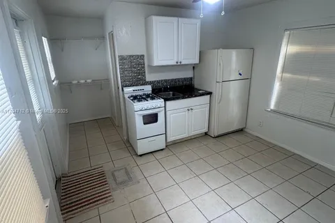 25 SW 10th St # 8, Dania Beach FL 33004