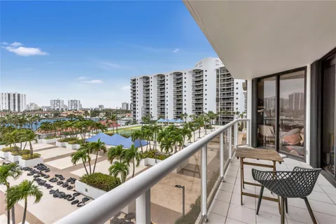 3640 Yacht Club Dr # 607, Aventura FL 33180