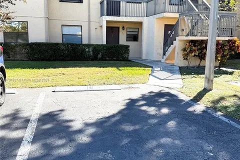 137 NW 93rd Ave # 103, Pembroke Pines FL 33024