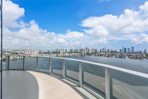 17111 Biscayne Blvd # 2111, North Miami Beach FL 33160