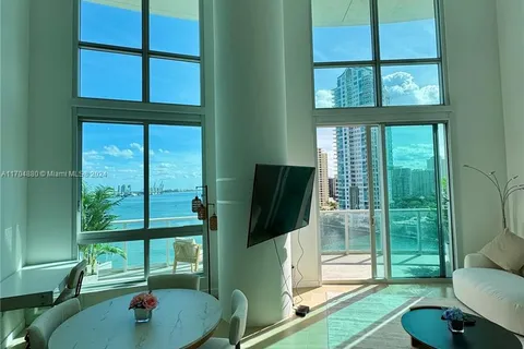 300 S Biscayne Blvd # 1218, Miami FL 33131