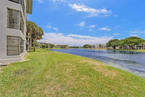 1530 Whitehall Dr # 204, Davie FL 33324