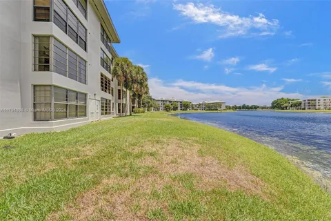 1530 Whitehall Dr # 204, Davie FL 33324