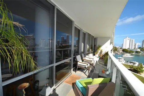 900 Bay Dr # 408, Miami Beach FL 33141