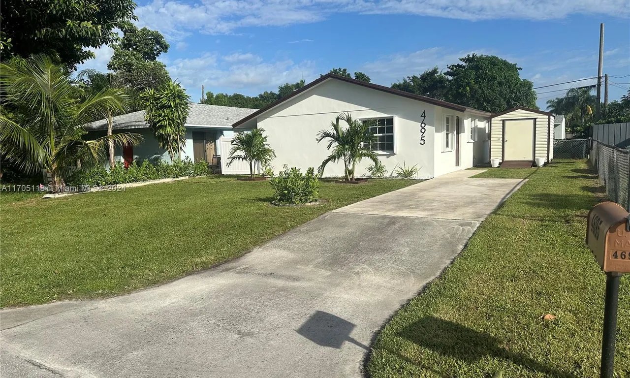 4695 Cambridge St, Lake Worth FL 33463