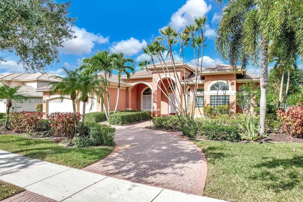 11001 Pine Lodge Trl, Davie FL 33328