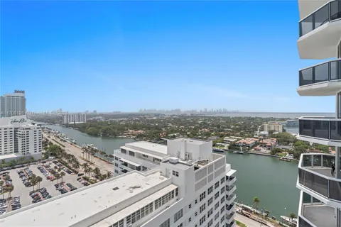 4775 Collins Ave # 2404, Miami Beach FL 33140