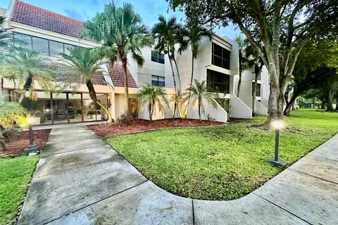 210 Lakeview Dr Bldg 7, Weston FL 33326