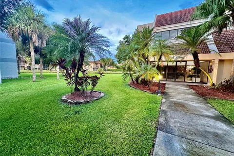 210 Lakeview Dr Bldg 7, Weston FL 33326