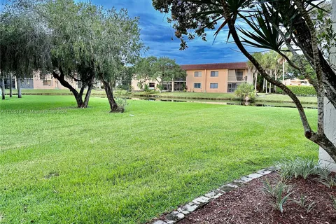 210 Lakeview Dr Bldg 7, Weston FL 33326