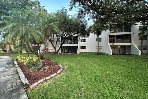 210 Lakeview Dr Bldg 7, Weston FL 33326