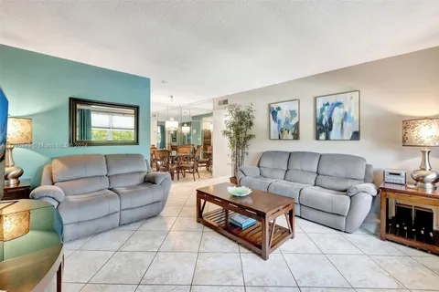 221 SE 9th Ave # 211, Pompano Beach FL 33060