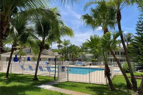 17320 NW 67th Pl # 7, Hialeah FL 33015