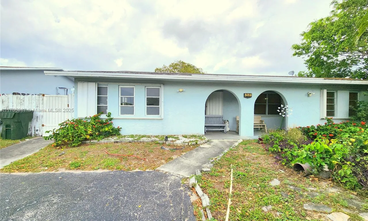 2501 SW 58th Mnr, Dania Beach FL 33312